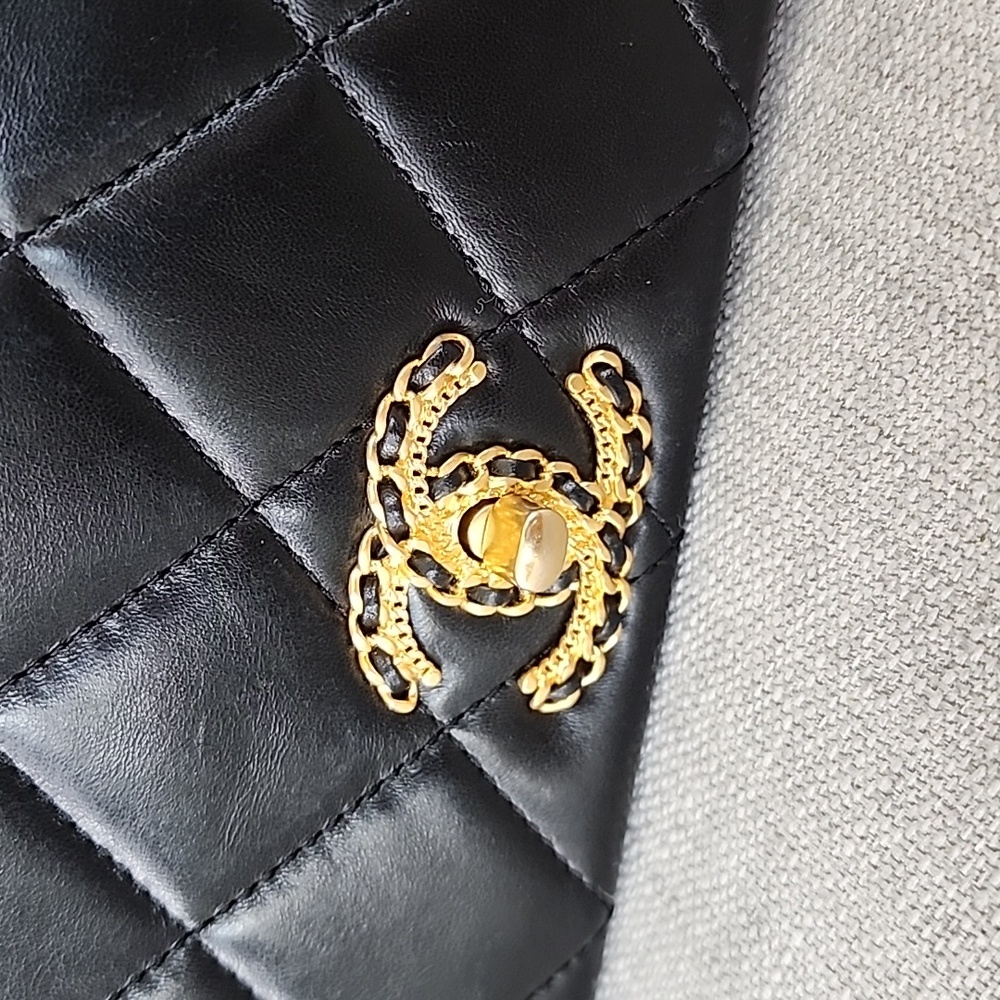 Chanel flap bag - Picture 2 of 16